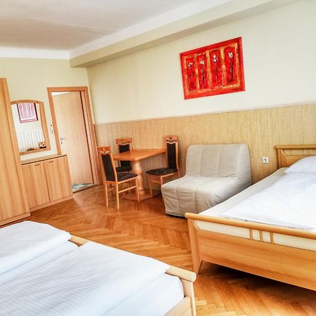 Familie Zuser Hotel Garni Міттербах Екстер'єр фото